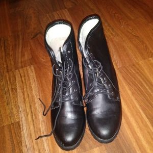 Women Lace Up Boots